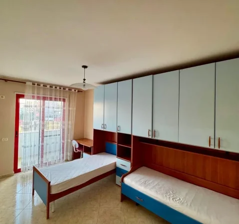 Durres, jepet me qera apartament 2+1+Ballkon Kati 5, 110 m² 350 € 