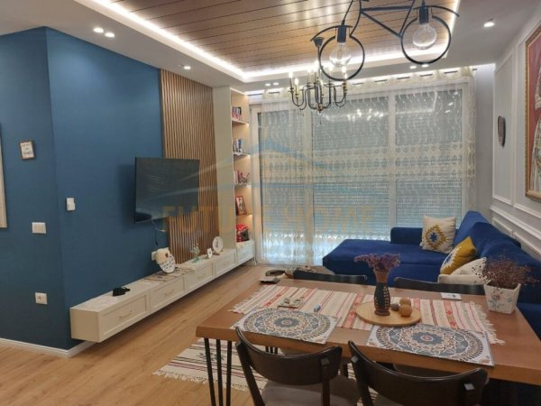 Tirane, jepet me qera apartament 2+1 Kati 9, 90 m² 720 € (Don Bosko)