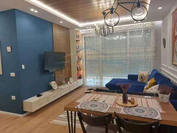 Tirane, jepet me qera apartament 2+1 Kati 9, 90 m² 720 € (Don Bosko)