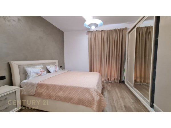 Tirane, jepet me qera apartament 2+1+Aneks+Ballkon Kati 0, 115 m² 1.700 € (Qendra Tregtare TEG)
