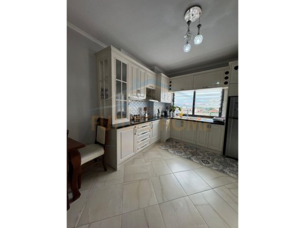 ALF47246 Tirane, shitet apartament 2+1 Kati 2, 125 m² 145.000 € (unaza e re, astir)
