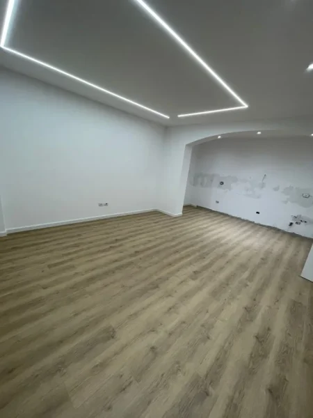 Tirane, shitet apartament 2+1+Ballkon Kati 3, 105 m² 170.000 € (Kodra e Diellit)