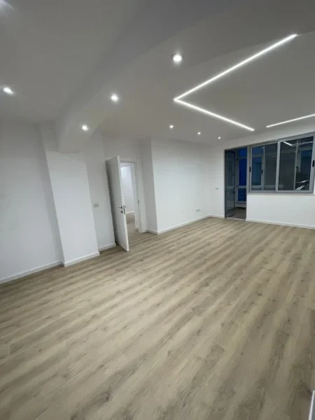 Tirane, shitet apartament 2+1+Ballkon Kati 3, 105 m² 170.000 € (Kodra e Diellit)