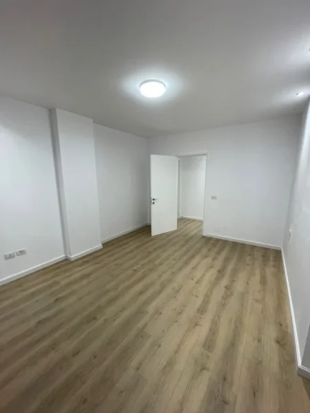 Tirane, shitet apartament 2+1+Ballkon Kati 3, 105 m² 170.000 € (Kodra e Diellit)