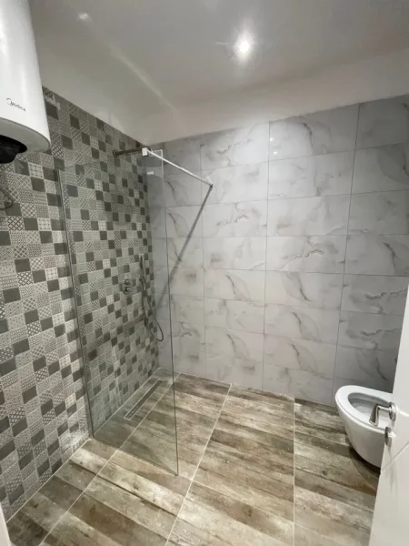 Tirane, shitet apartament 2+1+Ballkon Kati 3, 105 m² 170.000 € (Kodra e Diellit)