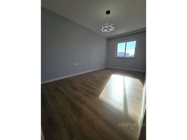 Tirane, shitet apartament 2+1+Aneks+Ballkon Kati 8, 99 m² 108.000 € (Kthesa e Kamzes)