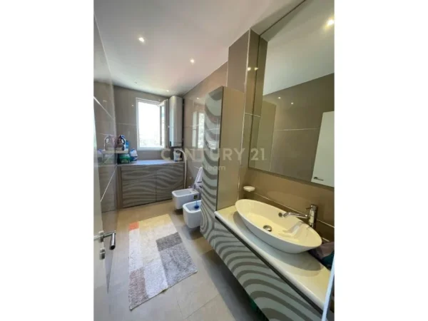 Tirane, shitet apartament 3+1+Ballkon Kati 5, 180 m² 320.000 € (Neom104887)