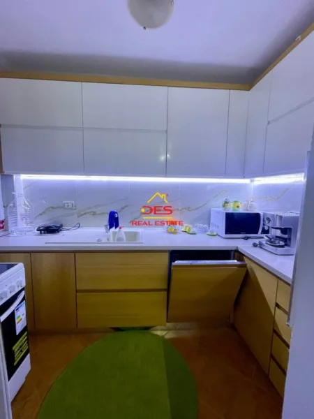 Vlore, shitet apartament 2+1+Ballkon Kati 4, 70 m² 83.000 € (Rruga Enver Jaho)
