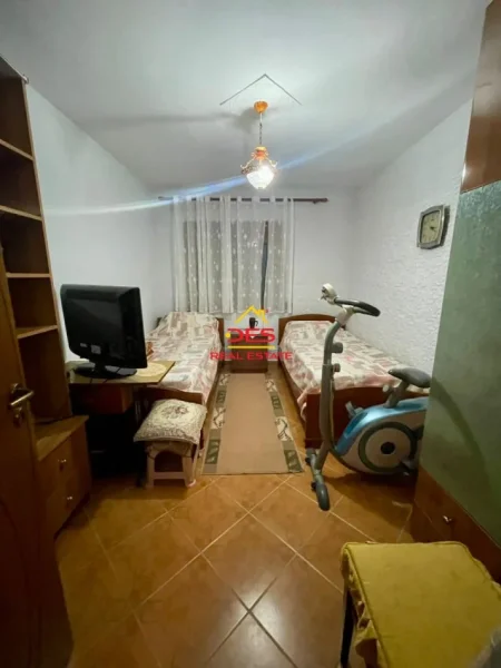 Vlore, shitet apartament 2+1+Ballkon Kati 4, 70 m² 83.000 € (Rruga Enver Jaho)