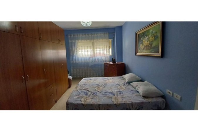 Tirane, jepet me qera 1+1+Ballkon Kati 3, 65 m² 500 € (Ali Demi)