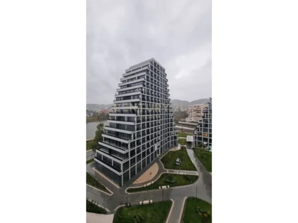 Tirane, jepet me qera dyqan Kati 7, 232 m² 3.000 € 