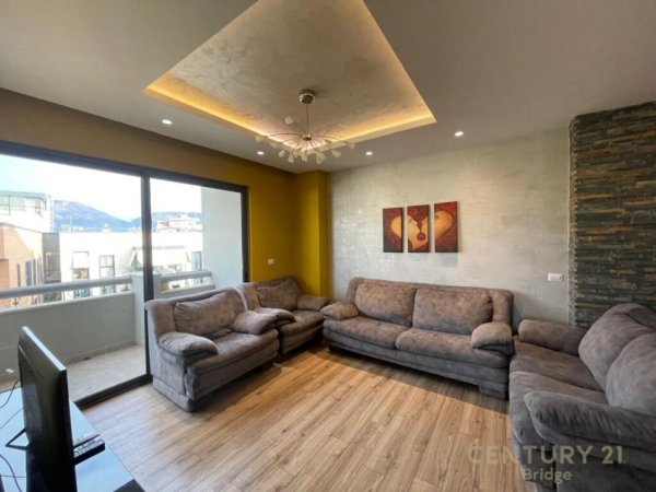 Tirane, jepet me qera apartament 3+1+Ballkon Kati 10, 145 m² 950 € (RRUGA E KOSOVAREVE)
