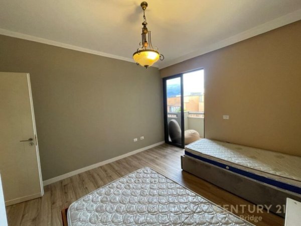 Tirane, jepet me qera apartament 3+1+Ballkon Kati 10, 145 m² 950 € (RRUGA E KOSOVAREVE)