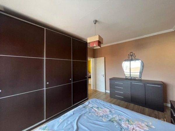 Tirane, jepet me qera apartament 3+1+Ballkon Kati 10, 145 m² 950 € (RRUGA E KOSOVAREVE)