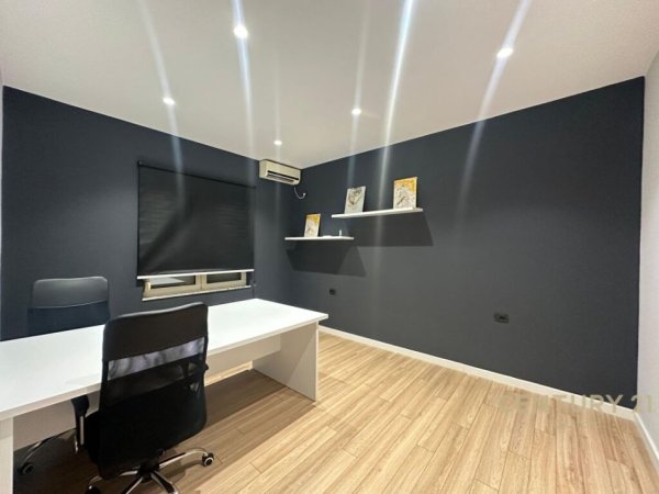 Tirane, jap me qera zyre Kati 1, 73 m² 650 € (rruga bardhyl)