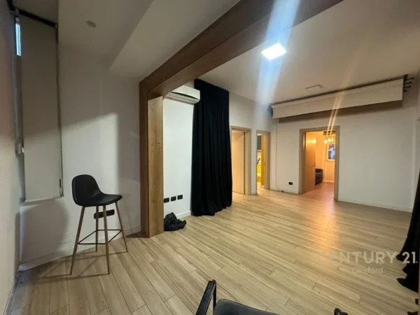 Tirane, jap me qera zyre Kati 1, 73 m² 650 € (rruga bardhyl)