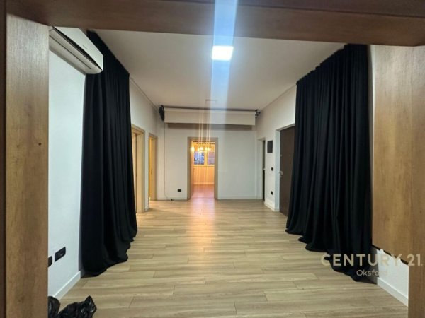 Tirane, jap me qera zyre Kati 1, 73 m² 650 € (rruga bardhyl)