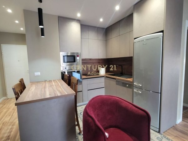 Tirane, jepet me qera apartament 2+1 Kati 5, 94 m² 800 € (rruga don bosko)