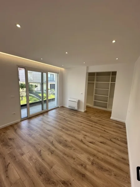 Tirane, jepet me qera 4 Katshe Kati 1, 329 m² 3.500 € (TEG)