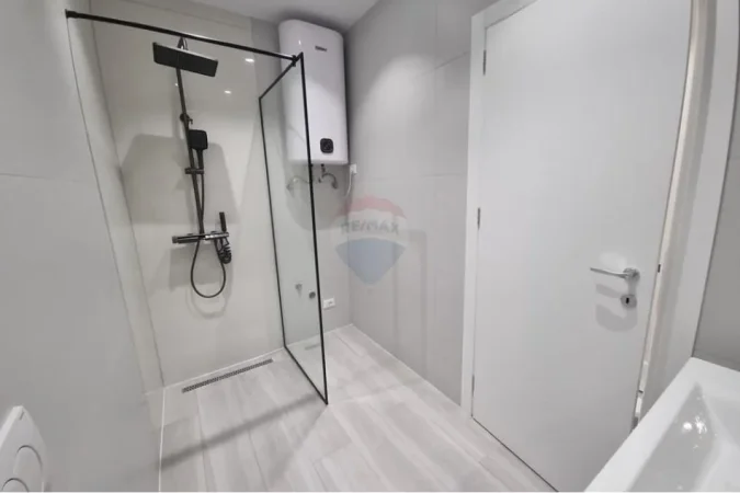 Tirane, jepet me qera apartament 2+1+Aneks+Ballkon , 88 m² 1.500 € (Lake View Residences , Liqeni i Tiranes)