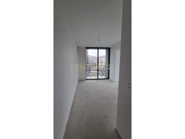 Tirane, jepet me qera zyre Kati 7, 232 m² 3.000 € (liqeni)