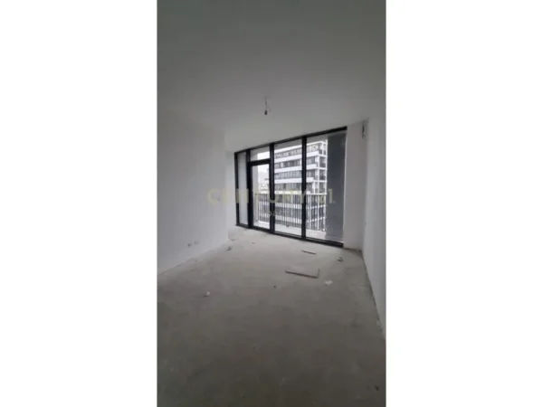 Tirane, jepet me qera zyre Kati 7, 232 m² 3.000 € (liqeni)