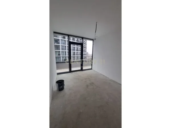 Tirane, jepet me qera zyre Kati 7, 232 m² 3.000 € (liqeni)