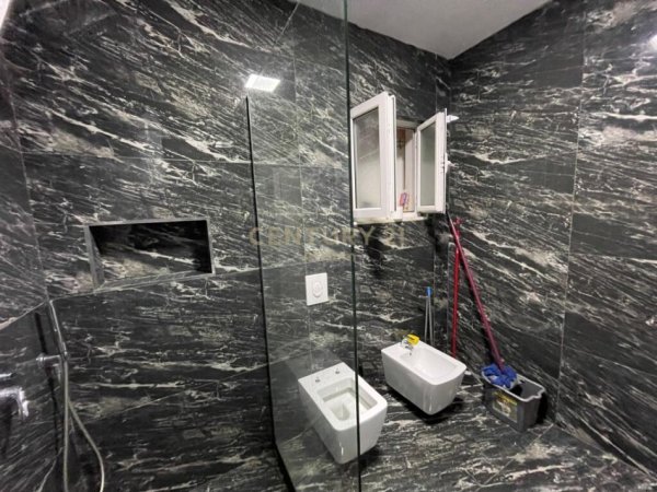 Tirane, jepet me qera apartament 2+1 Kati 2, 99 m² 500 € (fresku)