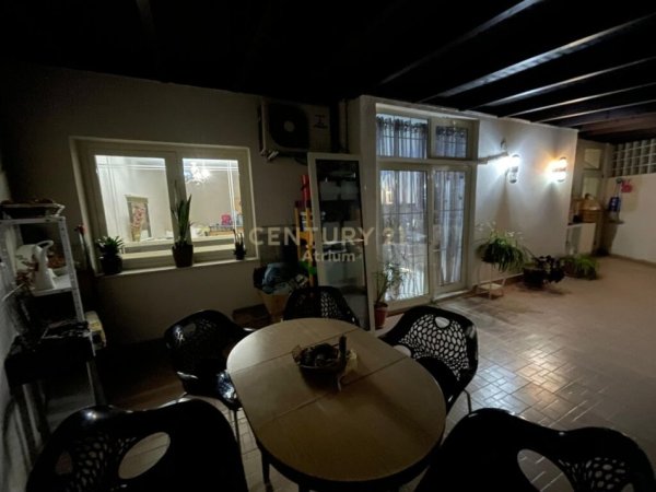 Tirane, jepet me qera apartament 2+1 Kati 2, 99 m² 500 € (fresku)