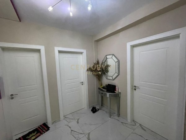 Tirane, jepet me qera apartament 2+1 Kati 2, 99 m² 500 € (fresku)