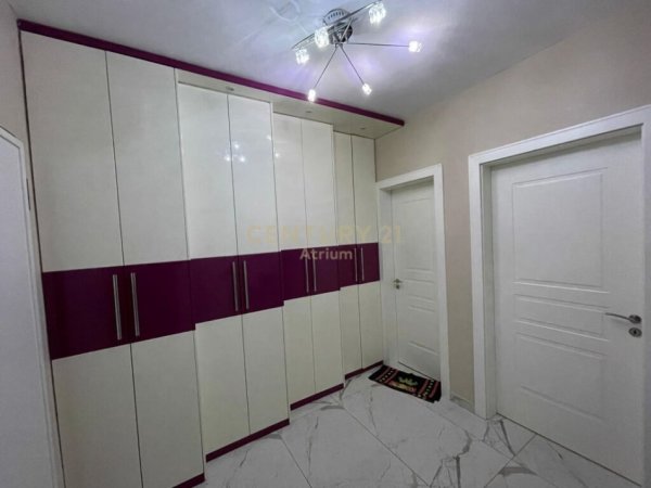 Tirane, jepet me qera apartament 2+1 Kati 2, 99 m² 500 € (fresku)