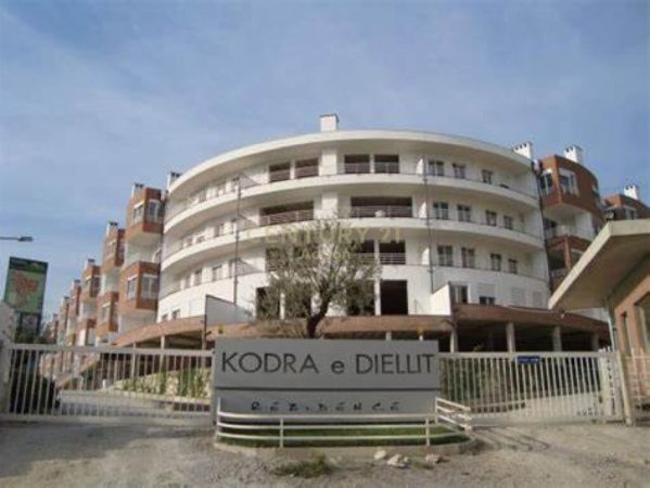 Tirane, shes dyqan Kati 0, 85 m² 85.000 € (kodra e diellit)