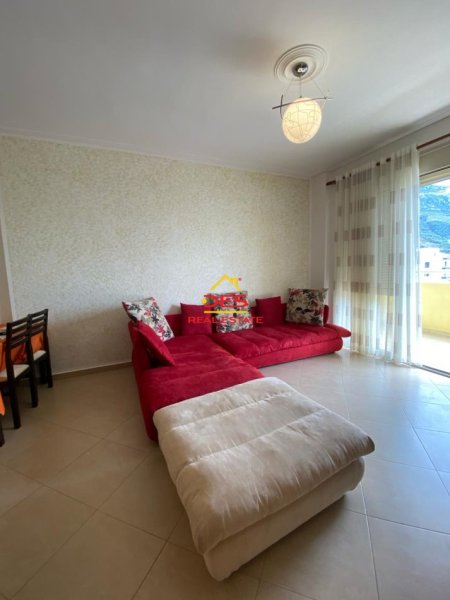 Vlore, jepet me qera apartament 1+1+Ballkon Kati 8, 77 m² 380 € (Rruga Murat Tërbaçi, Vlorë)
