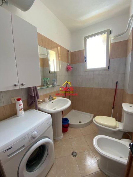 Vlore, jepet me qera apartament 1+1+Ballkon Kati 8, 77 m² 380 € (Rruga Murat Tërbaçi, Vlorë)