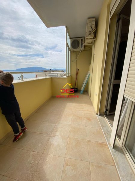 Vlore, jepet me qera apartament 1+1+Ballkon Kati 8, 77 m² 380 € (Rruga Murat Tërbaçi, Vlorë)