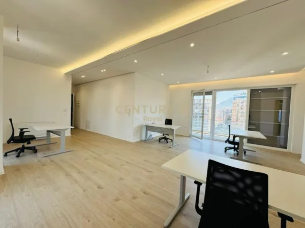 Tirane, jepet me qera zyre Kati 8, 140 m² 1.600 € (Rruga e Dibres prane 9 Katsheve)