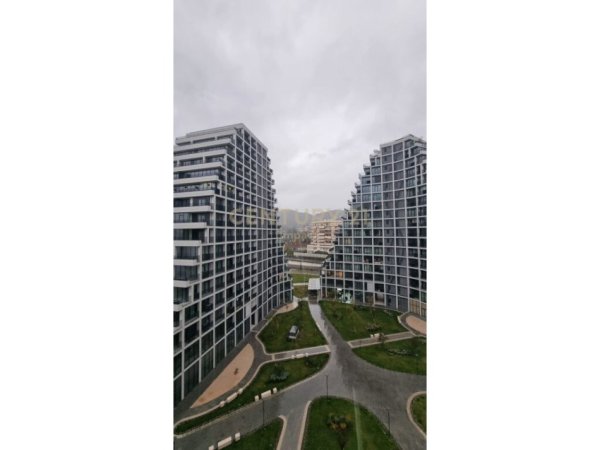 Tirane, jepet me qera ambjent biznesi Kati 7, 232 m² 3.000 € (Lake View)