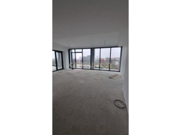 Tirane, jepet me qera ambjent biznesi Kati 7, 232 m² 3.000 € (Lake View)