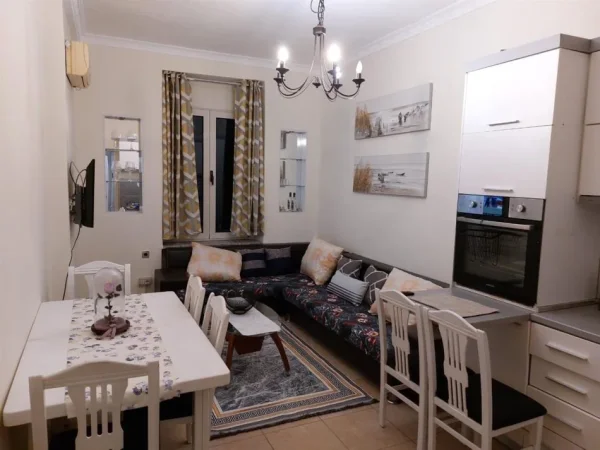 Tirane, jepet me qera apartament 2+1+Ballkon Kati 5, 75 m² 650 € (SHALLVARET QENDER)