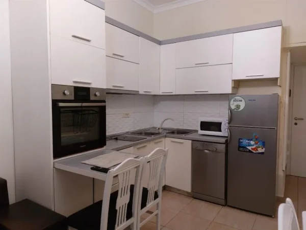 Tirane, jepet me qera apartament 2+1+Ballkon Kati 5, 75 m² 650 € (SHALLVARET QENDER)