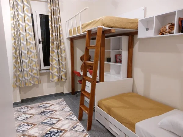 Tirane, jepet me qera apartament 2+1+Ballkon Kati 5, 75 m² 650 € (SHALLVARET QENDER)