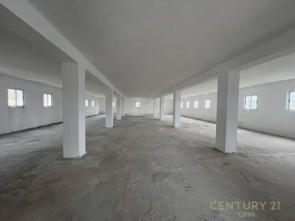 Tirane, jepet me qera ambjent biznesi Kati 3, 1.200 m² 2.300 € (Lanabregas)