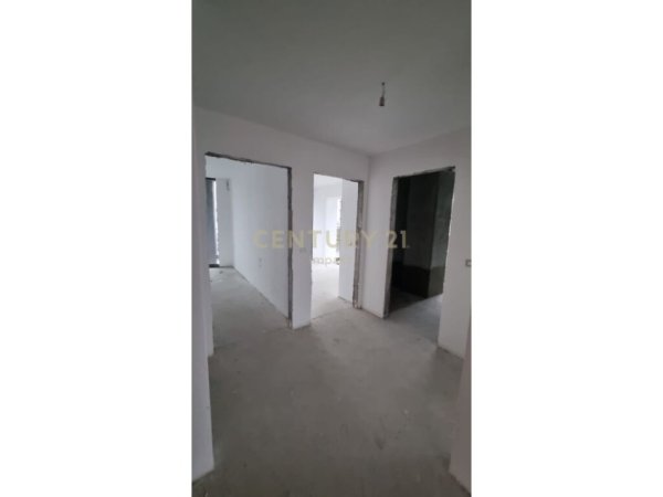 Tirane, jepet me qera apartament 3+1 Kati 7, 232 m² 3.000 € (Lake View Residences Tirana, Albania)