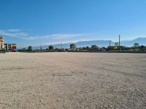 Tirane, shes toke , 10.000 m² 600.000 € (Dogane)