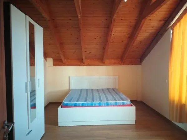 Tirane, jepet me qera Vile 3 Katshe Kati 1, 344 m² 2.500 € (Teg)