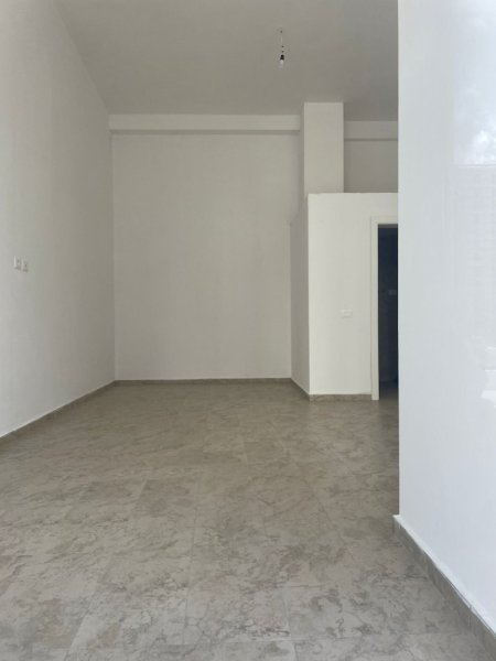 Tirane, jepet me qera dyqan Kati 0, 46 m² 500 € (FUSHA E AVIACIONIT)