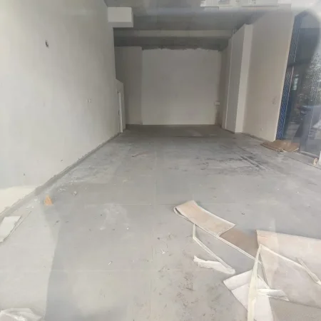 Tirane, jepet me qera dyqan Kati 0, 102 m² 1.600 € (FUSHA E AVIACIONIT)