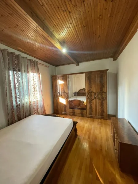 Tirane, jepet me qera apartament 2+1+Ballkon Kati 2, 82 m² 500 € (INXHINJERIA E NDERTIMIT)