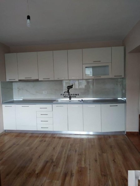 Tirane, jepet me qera apartament 1+1 Kati 2, 50 m² 450 € (21 DHJETORI)