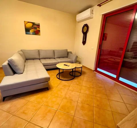 Durres, jepet me qera apartament 2+1+Ballkon Kati 5, 110 m² 350 € (Gjykata Durres)